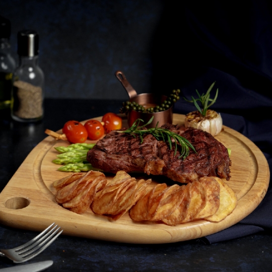 Au Beef Steak with Black Pepper Sauce